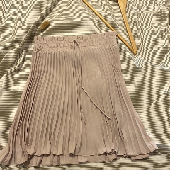 H&M Dresses & Skirts - H&M Pleated Skirt